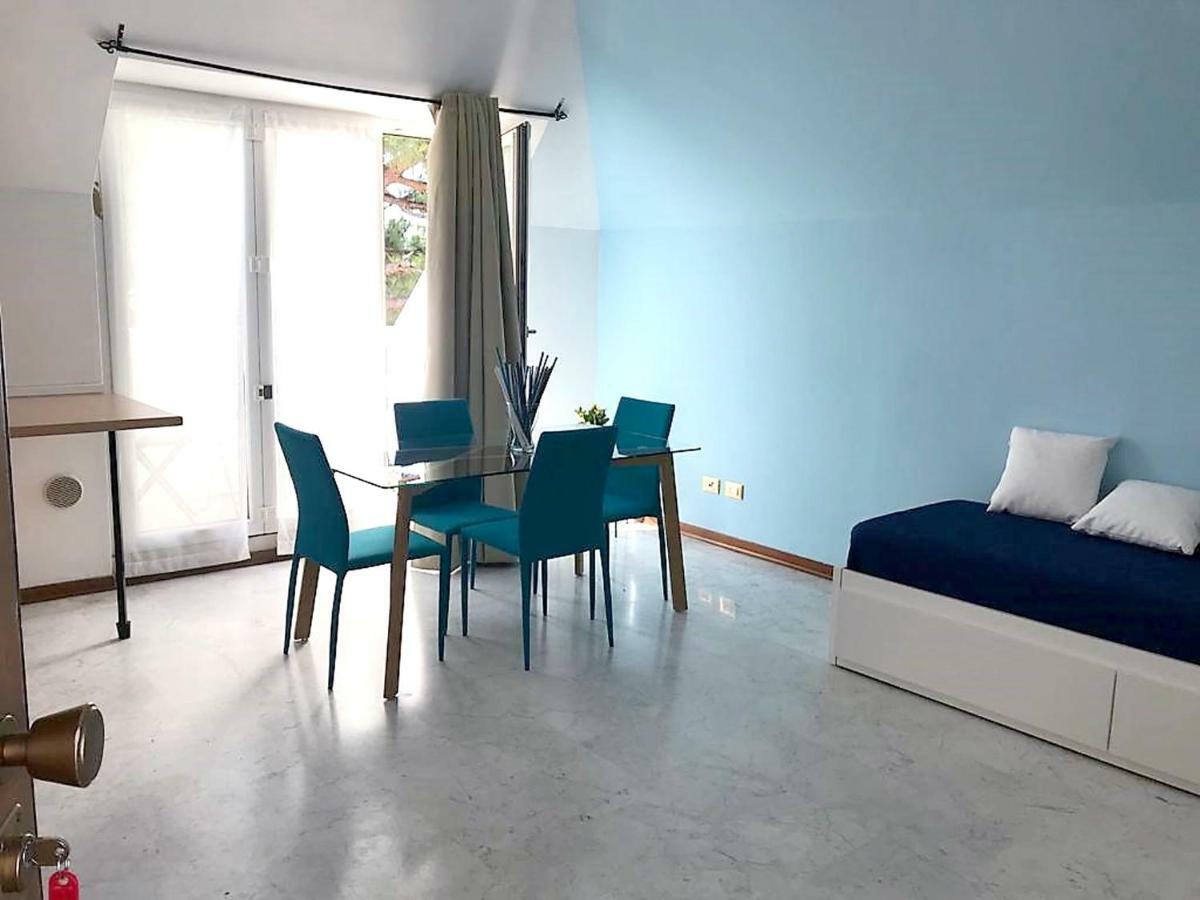 Charming In 47 Sqm With Balcony Parking Apartament Desenzano del Garda